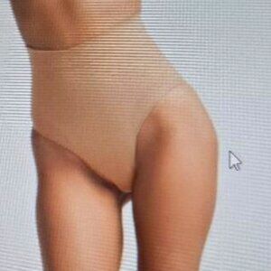 SKIMS Women’s Seamless Sculpt Mid Waist Clay Brief-Butt Lifting -L/XL - $34 -EUC